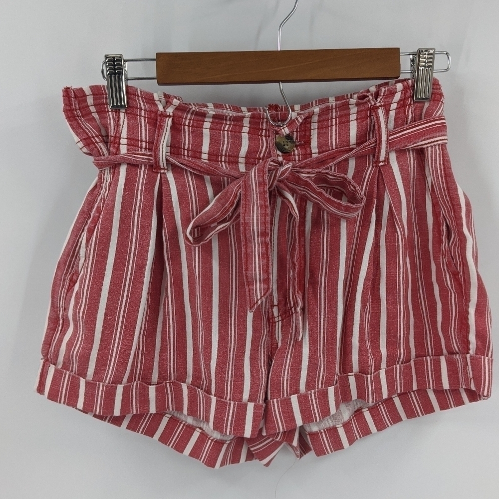 AMERICAN EAGLE Belted Cuffed Striped Shorts